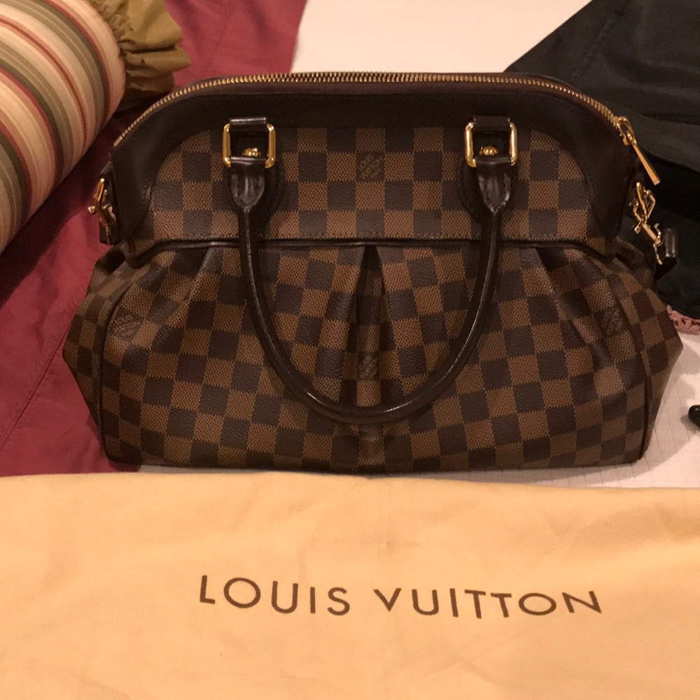 Excellent condition Louis Vuitton purse